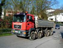 MAN41.403 ist auf einem G�terweg zur Baustelle unterwegs;090410