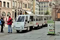 Straßburg, Minitrain Bähnle, Touristenbahn für Stadtrundfahrt, Start ab Münsterplatz. Betreiber: Compagnie des transports strasbourgeois (CTS) - 09.05.2017