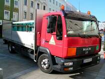 MAN LE12.180 bei der Zustellung von Propangasflaschen im Stadtgebiet von Ried i.I.; 090410