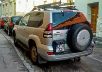 Rückansicht: Toyota Land Cruiser Prado als dreitürer, gesehen in Juli, 2020.