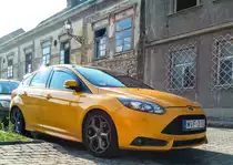 Gelber Ford Focus Mk3 ST, gesehen in Juli, 2020.
