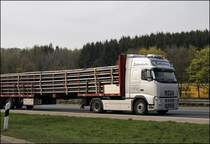 VOLVO FH 480PS Euro5 der ROTTERDAMM Transporte aus Haltern am See ist mit Rohren in Richtung Sden unterwegs. (14.04.2009)