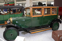 Eine De Dion Bouton Limousine ist Teil der Ausstellung im Technik-Museum Speyer. (Mai 2014)