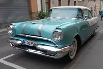 =Pontiac Series 28 Star Chief Catalina Hardtop Coupe des Modelljahres 1955. Diese Modellreihe war das Spitzenmodell dieses Modelljahres. Äußerlich erkenntlich an den drei verchromten Sternen auf der Fahrzeugflanke. Von diesem Modell verkaufte die GM-Division Pontiac von September 1954 bis Oktober 1955 99.929 Fahrzeuge zu einem Preis ab US$ 2499,00. Der V8-Motor hat einen Hubraum von 4704 cm³ und leistet 173 PS mit Schaltgetriebe oder 180 PS bei einem Automaticgetriebe. 

Danke an Michael für die Unterstützung!!!


