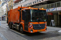 Mercedes Benz econic Mllentsorgungsfahrzeug, aufgenommen in der Fugngerzone von Esch Alzette. 01.2021

