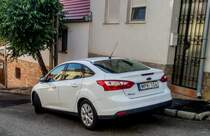 Ford Focus Mk3 Sedan von Hinten gesehen. Aufnahme: Juli 2020.