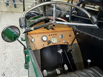 Cockpit des Mauser Einspurautos aus dem Jahr 1928. (Technik-Museum Speyer, Mai 2014)