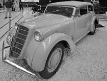 Dieser Opel Olympia wurde 1936 gebaut und ist das erste Automobil, welches mit einer aus Stahlblech gepressten und selbsttragenden Karosserie in Serie gebaut wurde. (Technik-Museum Speyer, Mai 2014)