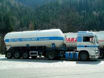 MAN-TGA18.480 mit einem Siloauflieger der Fa. Poll-Nussbaumer macht auf einem Autobahnparkplatz in der Steiermark eine kleine Pause; 090407