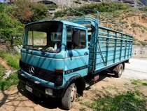 MB-813 mit Aufbau zum Viehtransport, im Bereich von Kalambaka; 190403