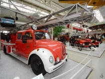Eine Magirus Sirius Drehleiter DL 30 von 1962, so gesehen Mitte Mai 2014 im Technik-Museum Speyer.