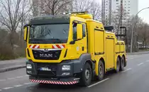 Ein MAN TGS 41.430 Abschleppfahrzeug der Berliner Verkehrsbetriebe an 25.01.21 Berlin Hohenschönhausen.