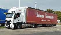 =Iveco Sattelzug von THOMAE-Transporte rastet an der A 7, 10-2020