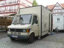 =MB T1 eines Markthändlers steht auf dem Marktplatz in Melsungen, 10-2020