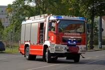 Hilfeleistungslöschfahrzeug HLF20 der Berufsfeuerwehr Potsdam auf MAN TGL mit Aufbau der Rosenbauer GmbH auf Einsatzfahrt am 20. September 2020