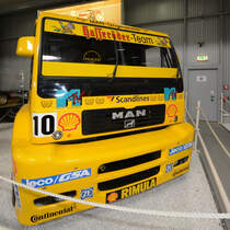 Ein MAN-Renntruck TR 1400 aus dem Jahr 2001 ist Teil der Ausstellung im Technik-Museum Speyer. (Mai 2014)