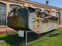 Das Amphibisches Brücken- und Übersetzungsfahrzeug Gillios ist Teil der Ausstellung im Technik-Museum Speyer. (Mai 2014)