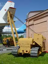 Ein Caterpillar D8 Pipelineleger aus dem Jahr 1950 hat eine Kleinstraupe Schmiedag 600-22 von 1960 am Haken. (Technik-Museum Speyer, Mai 2014)