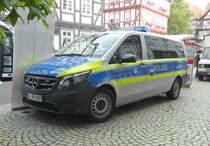 =MB Vito des Landespolizei Hessen steht auf dem Marktplatz in Melsungen im Oktober 2020