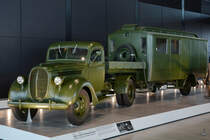 Im Nationalen Militärmuseum Soesterberg stand Ende Dezember 2016 dieser Ford V-8 mit einem angehängten Küchentrailer.