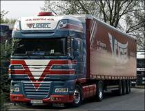 Wirtschaftskriese sind bei solchen Bildern irgentwie schwer vorzustellen... Fahrer Andreas hat seinen DAF XF105.460SCC  SuperSpaceCab  von V�GEL in den Pkw-Parkbuchten abgestellt und wartet wie sein Kollege auf die Weiterfahrt. Man beachte das Namenschild an der Frontscheibe und den Namenschriftzug an der Seite des  C�bchens . 

