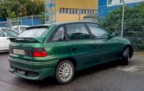 Rückansicht: getunter Opel Astra F in grün (August 2020)