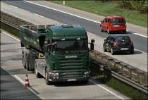 LATUSSEK: SCANIA HIGHLINE R420 von Baustoffe Latussek aus Herdecke ist bei Hohenlimburg unterwegs. (15.04.2009)
