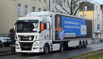 Sven Walter Logistik e.K. aus Berlin mit einem Sattelzug mit MAN TGX 18.480 Zugmaschine am 03.02.21 Berlin Karlshorst.