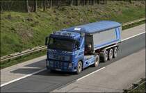 Die sch�nsten Baufahrzeuge die ich kenne werden von LATUSSEK aus Herdecke und AUGST Baustoffe aus Sprockh�vel eingesetzt. T�glich sind sie nach Hohenlimburg unterwegs. Hier im Bild ein VOLVO FH 480PS Euro5 mit Meierling Kippsattel von AUGST Baustoffe. (15.04.2009)
