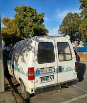 Rückansicht: Peugeot Expert aus 1998, fotografiert in Oktober 2020.