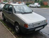 Fiat Uno, einmal ganz populär, heutzutage selten und ziemlich wertlos (August 2020)