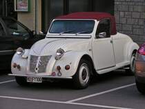 Citroen 2 CV Cabrio aufgenommen am 08.08.2004 in Losheim am See.