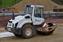 Bomag Walzenzug gesehen an der Baustelle im Bahnhof von Ettelbrück. 12.2020
