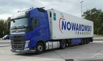 =Volvo FH 500-Sattelzug der Spedition NOWAKOWSKI rastet an der A 7, 10-2020