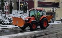 =Kubota 6040 mit Schneeräumschild unterwegs in Hünfeld, 01-2021