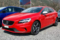 Der Volvo V40 D2 Dynamic Edition am 20.3.20 in Unterseen.