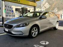 Ein Volvo V40 (bis 2015) ist am 13.11.20 in Interlaken.