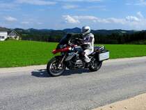 BMW-GS, tourt durch die Mühlviertler-Landschaft;  200722