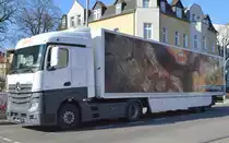 Die Fa. Harry-Brot GmbH - Großbäckerei aus Berlin mit einem Sattelzug mit MB ACTROS 1836 EURO 6 Zugmaschine am 01.03.21 Berlin Karlshorst. 
