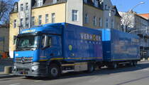 Spedition Verhoek Europe aus den Niederlanden mit einem MB ACTROS 1840 mit Kastenaufbau mit Hänger am 01.03.21 Berlin Karlshorst.