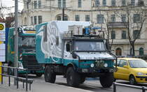 Da hat ein Weltenbummler sich seinen MB UNIMOG Typ UNIMOG 1300 L Eigenname:  GRIWIMOG  aber zu einem wahrhaft ansehnliches Vehikel zum Wohnen und mit allen drum und dran umgebaut, ein Wahnsinnsteil am 03.03.21 Berlin Karlshorst.