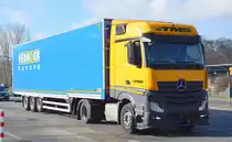 Niederländischer Sattelzug mit MB ACTROS 1942 Zugmaschine (TMS) mit Auflieger von Sped. Verhoek Europe am 05.03.21 Berlin Marzahn.