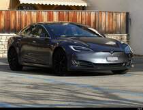 Tesla Sportwagen in Ligerz am 26.02.2021