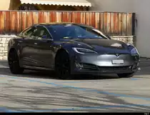 Tesla Sportwagen in Ligerz am 26.02.2021