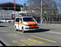 Polizei Zürich unterwegs mit einem VW Bus in Zürich am 21.02.2021