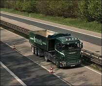 Das Premiumst�ck im Fuhrpark von LATUSSEK ist dieser SCANIA HIGHLINE R620 \8/ mit Lampenb�gel. Hier aufgenommen bei Hohenlimburg am 15.04.2009. 

