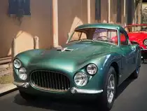 Fiat 8V, produziert von 1952 bis 1954. Das zweisitzige Coupe war ein renntauglicher  . Von den 114 gebauten Fahrzeugen des Typs 8V wurden etliche mit Sonderkarosserien versehen. Das abgelichtete Berlinetta Coupe stammt aus dem letzten Produktionsjahr 1954. Der V8-Motor hat einen Hubraum von 1996 cm³ und leistet 105 PS. Die Höchstgeschwindigkeit gaben die Turiner damals mit 190 km/h an. Techno Classica Essen im März 2016.