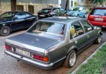 Rückansicht: Opel Rekord E anspruchsvoll getunt, gesehen in August 2020.