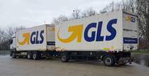 =MB Actros-Hängerzug von GLS rastet auf dem neu gestalteten Rastplatz Fulda Nord, 03-2021