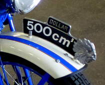 Schild auf dem Vorderradschutzblech eines Motorrades der französischen Firma Dollar aus dem Jahr 1930, Aug.2014